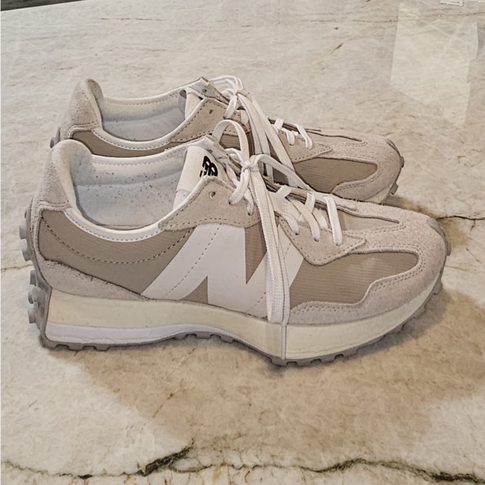 New Balance 327 Sneakers